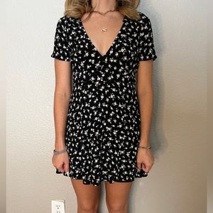 Floral printed mini dress// pacsun// size S